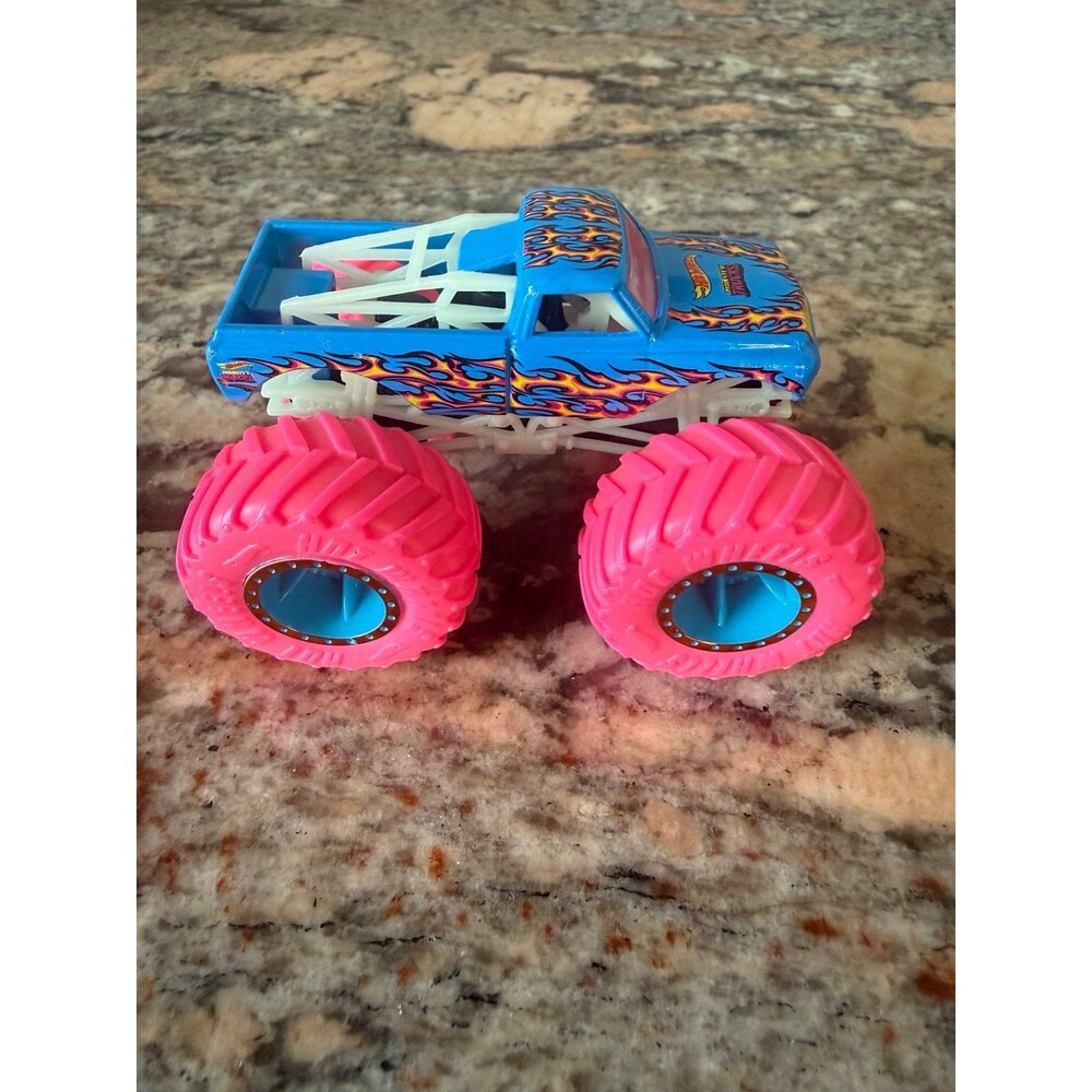 Hot Wheels Monster Truck Glow in the Dark PURE MUSCLE